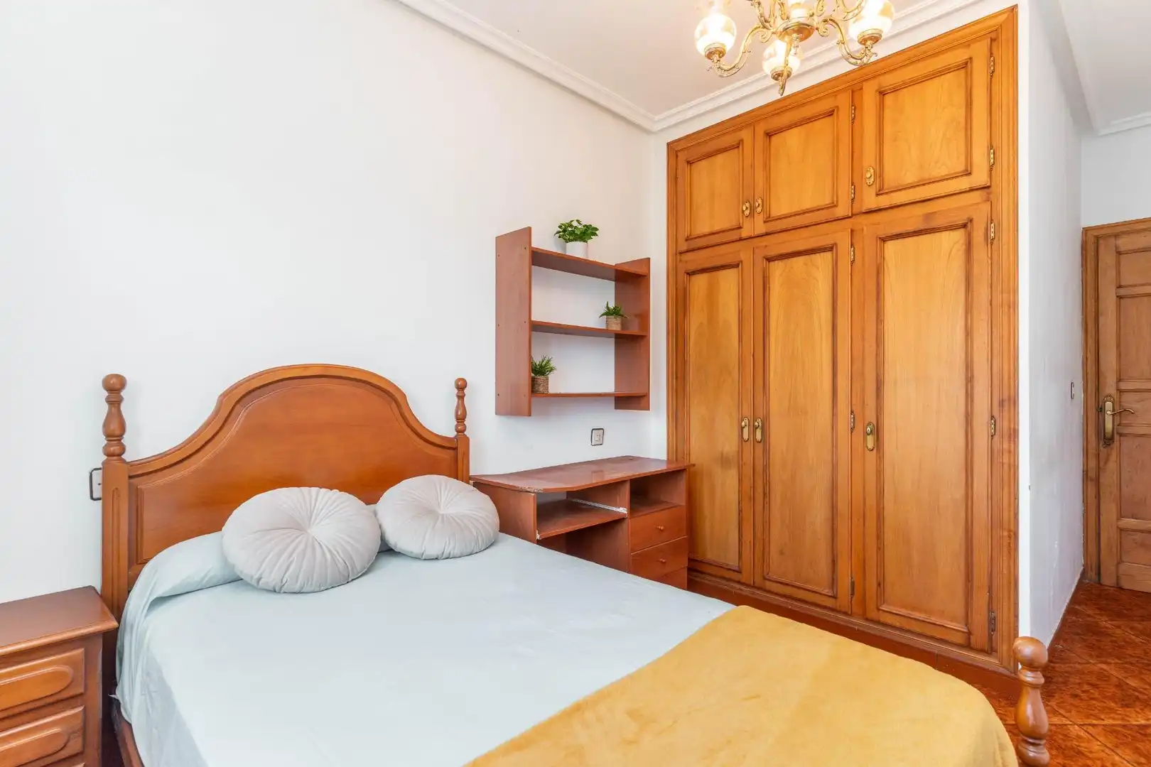 Dormitori de Casa o xalet en venda en Cangas del Narcea amb Calefacció, Terrassa i Moblat