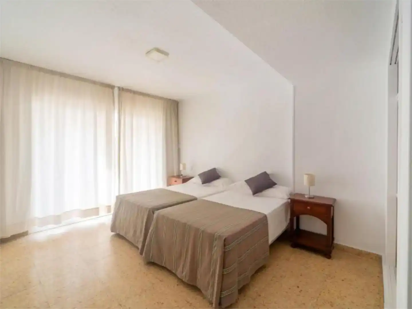 Schlafzimmer von Wohnungen zur Miete in Benidorm mit Klimaanlage und Balkon