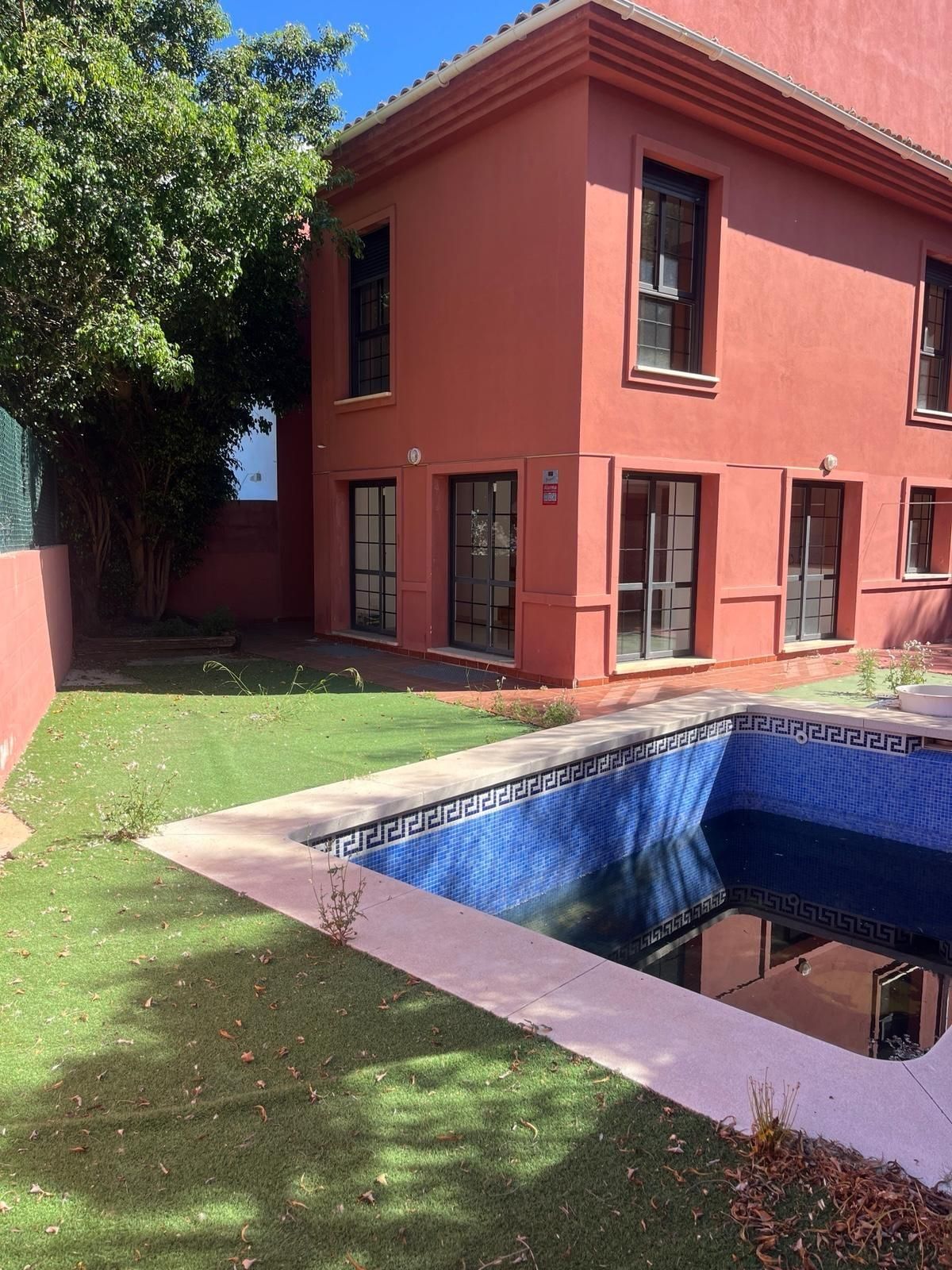 Swimming pool of Single-family semi-detached for sale in Benalmádena  with Air Conditioner, Heating and Private garden