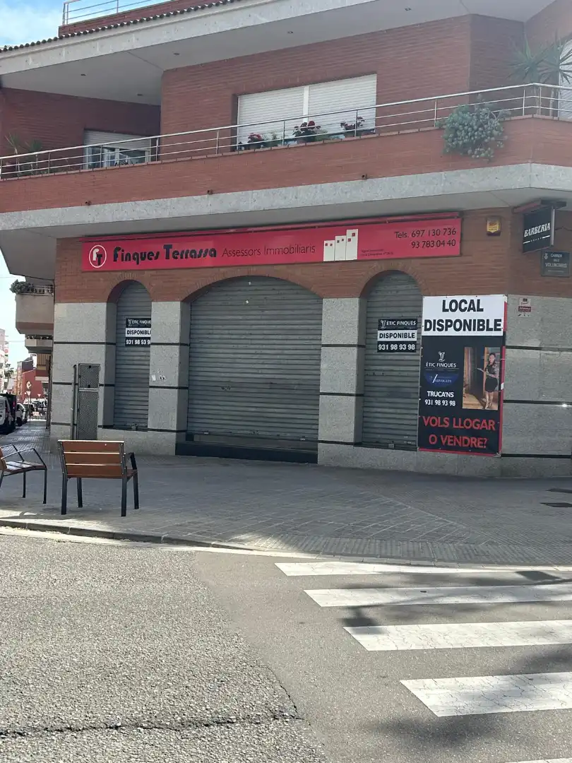 Local commercial à louer à Carrer del Pintor Vancells, imagen 2