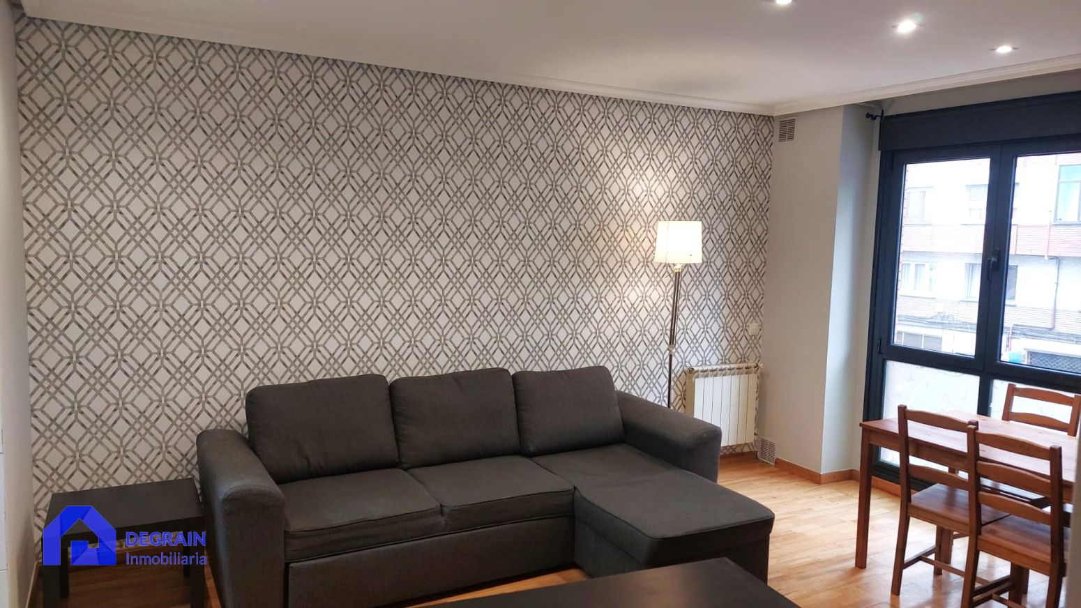 Sala d'estar de Pis en venda en Oviedo  amb Calefacció