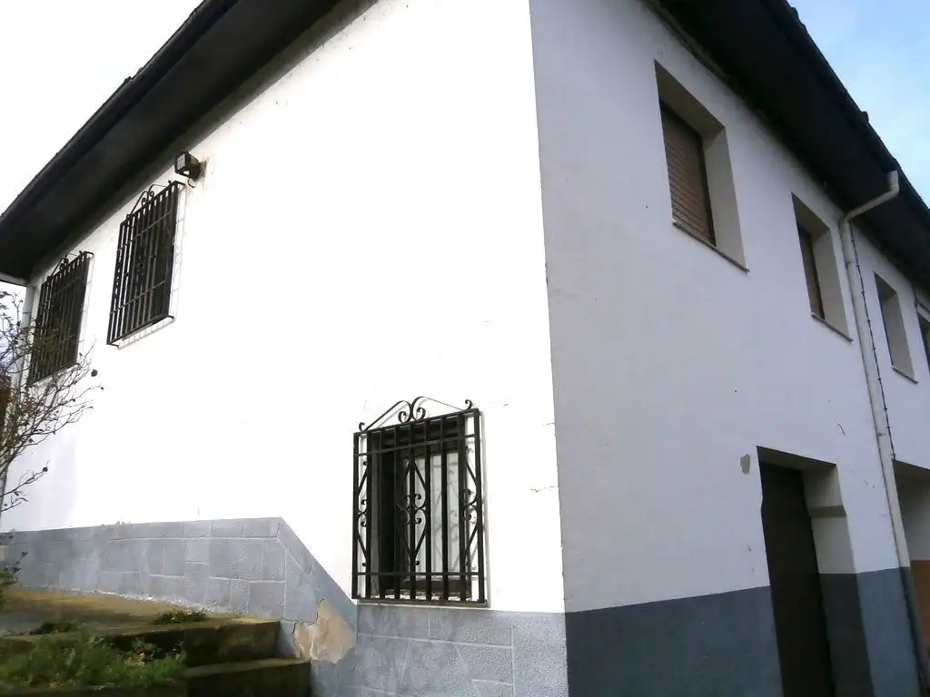 Casa con jardín en venta en Salas, imagen 3