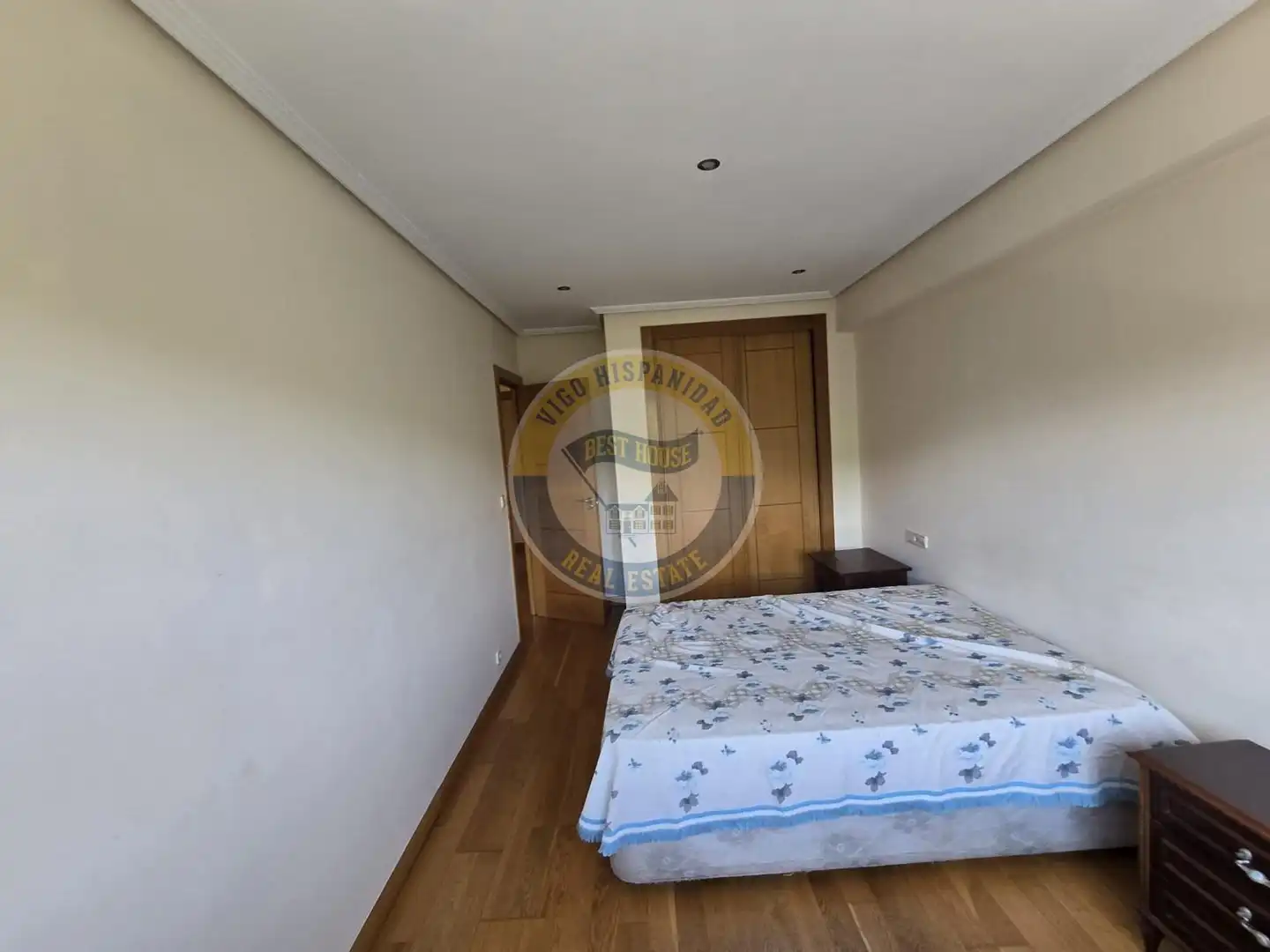 Schlafzimmer von Wohnung zur Miete in Vigo  mit Heizung, Parkett und Möbliert