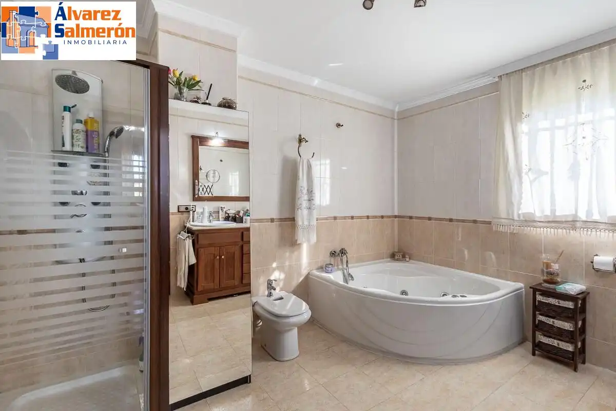 Bathroom of Houses for sale in Albolote  with Air Conditioner, Heating and Private garden