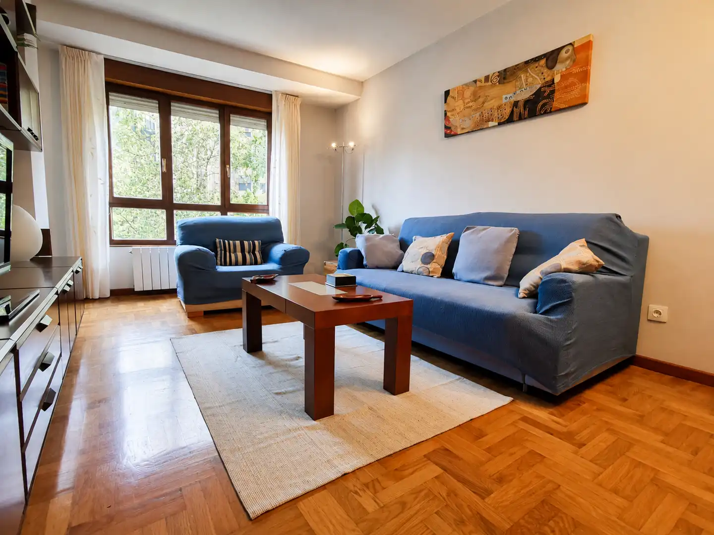 Living room of Flat for rent in Gijón   with Heating, Parquet flooring and Furnished