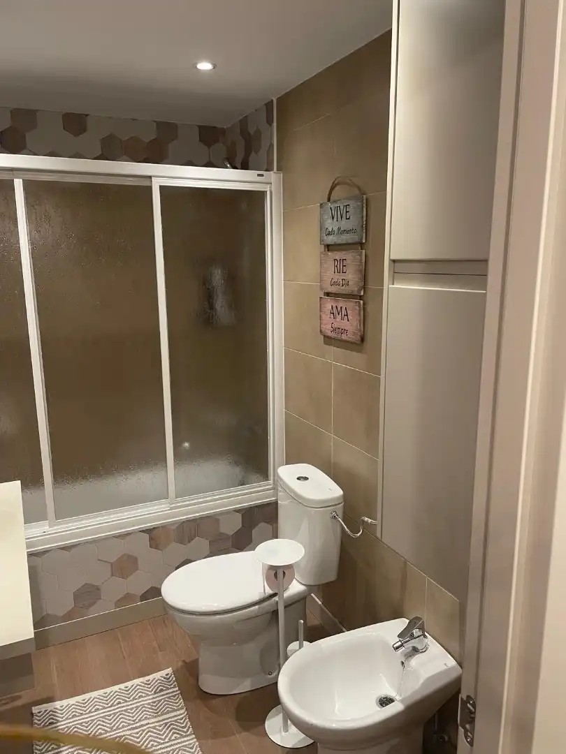 Badezimmer von Wohnung zur Miete in Granada mit Klimaanlage, Parkett und Terrasse