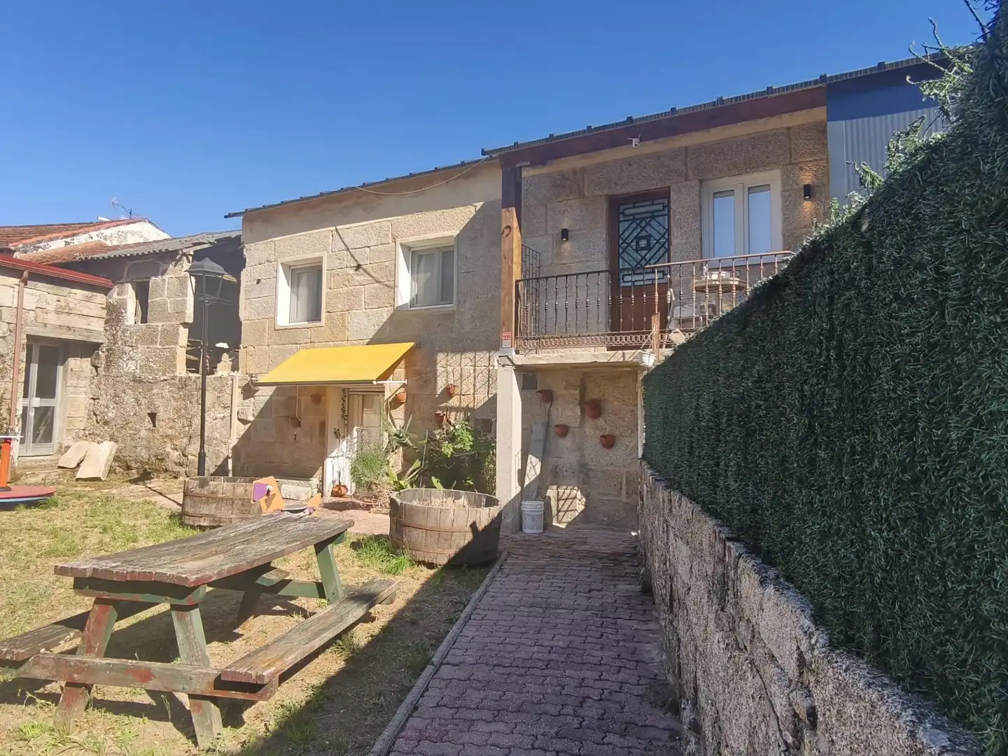 Vista exterior de Casa adosada en venta en O Carballiño   con Calefacción, Terraza y Piscina