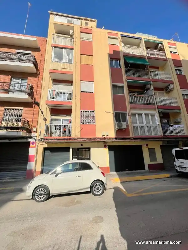 Vista exterior de Piso en venta en Valencia con Amueblado, Horno y Lavadora