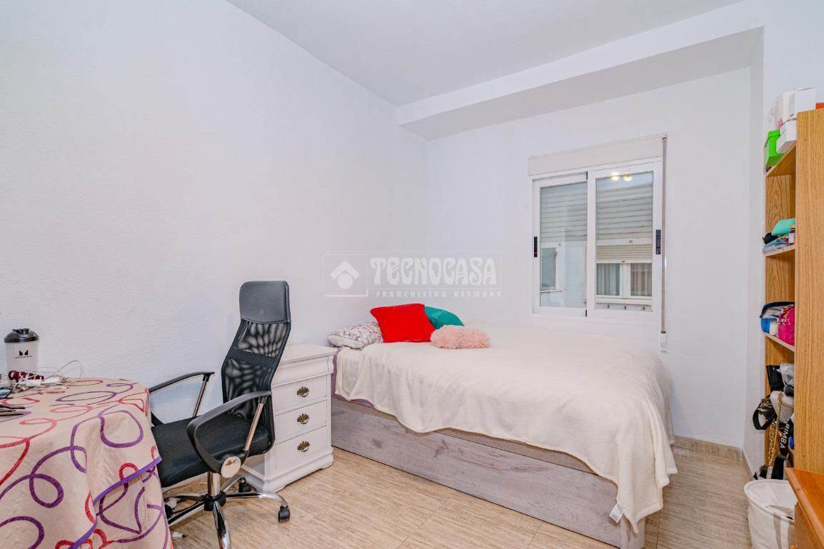 Bedroom of Flat for sale in  Granada Capital