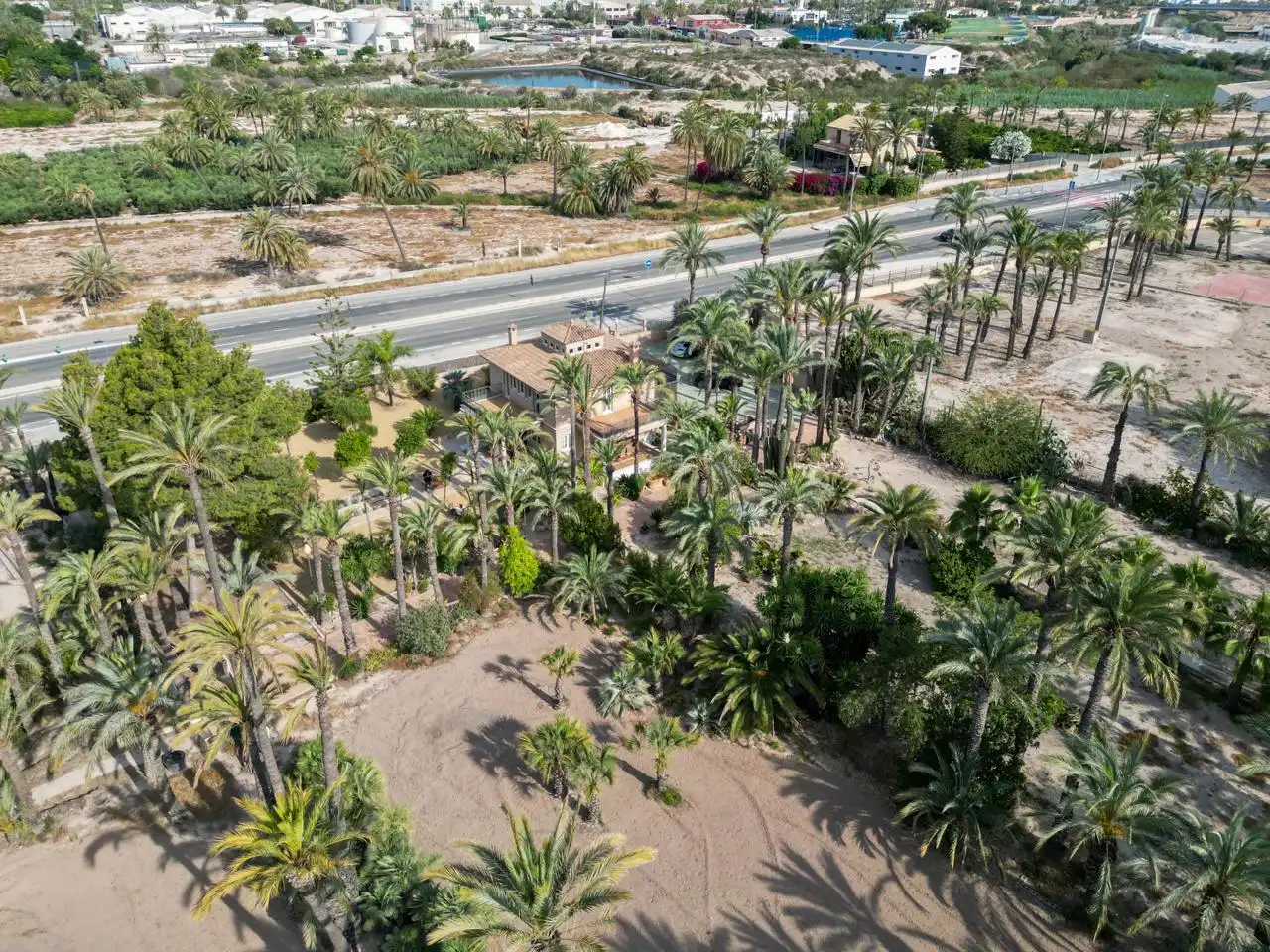 Vista exterior de Casa o xalet en venda en Elche / Elx amb Calefacció, Jardí privat i Parquet