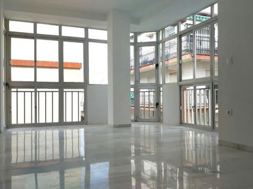 Piso con balcón en venta en Puerto Deportivo