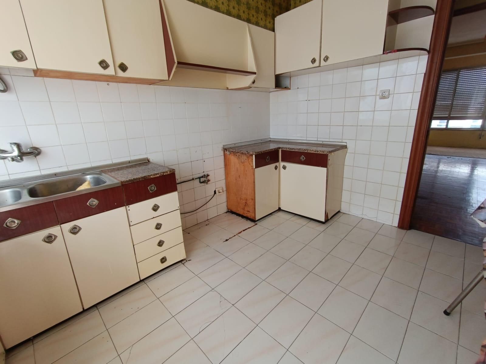 Kitchen of Flat for sale in Torrelavega 