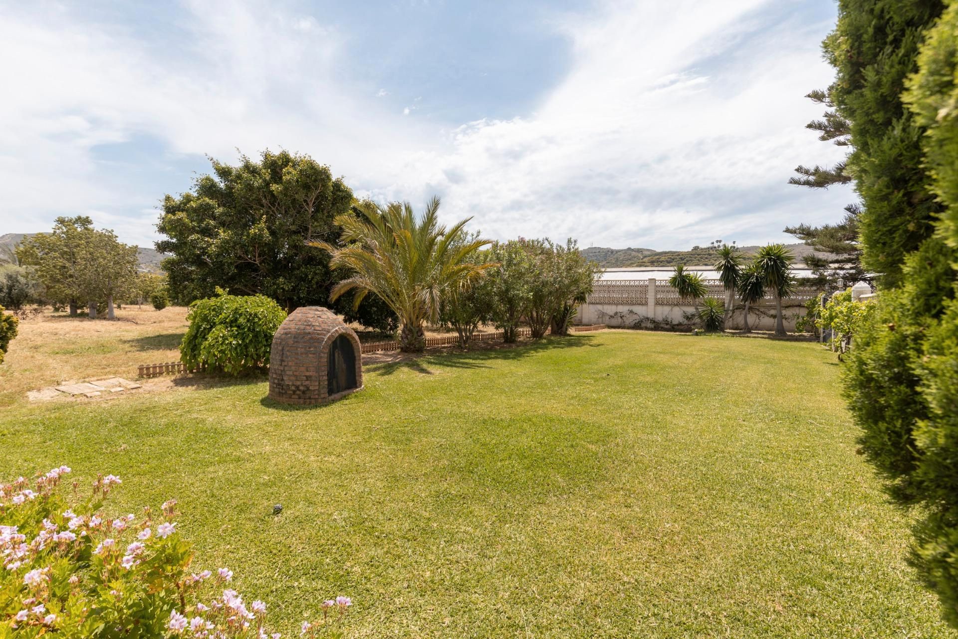 Jardí de Casa o xalet en venda en Motril amb Calefacció, Jardí privat i Terrassa