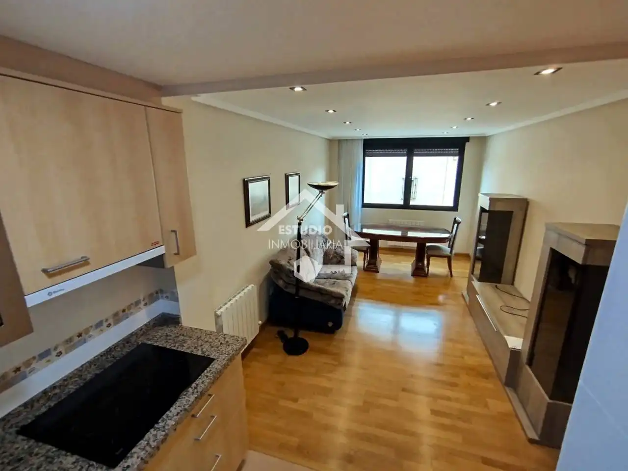 Wohnzimmer von Wohnung zum Verkauf in Oyón-Oion mit Heizung, Abstellraum und Balkon