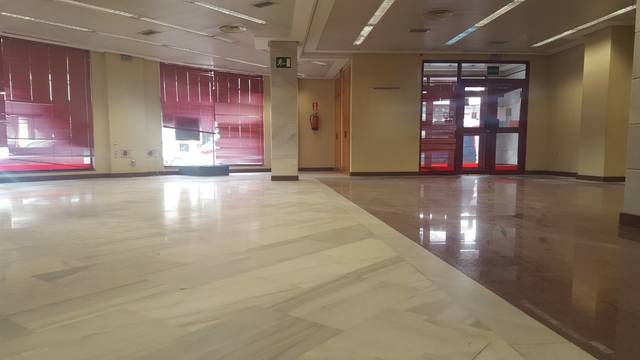 Local comercial en Venta en Avenida Guardia Civil, 48 en Industria