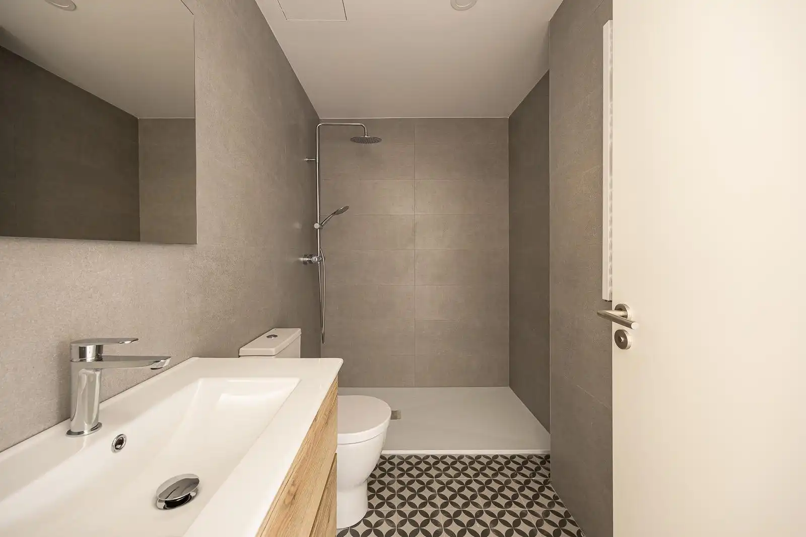 Baño de Dúplex en venta en Tiana con Aire acondicionado, Parquet y Terraza
