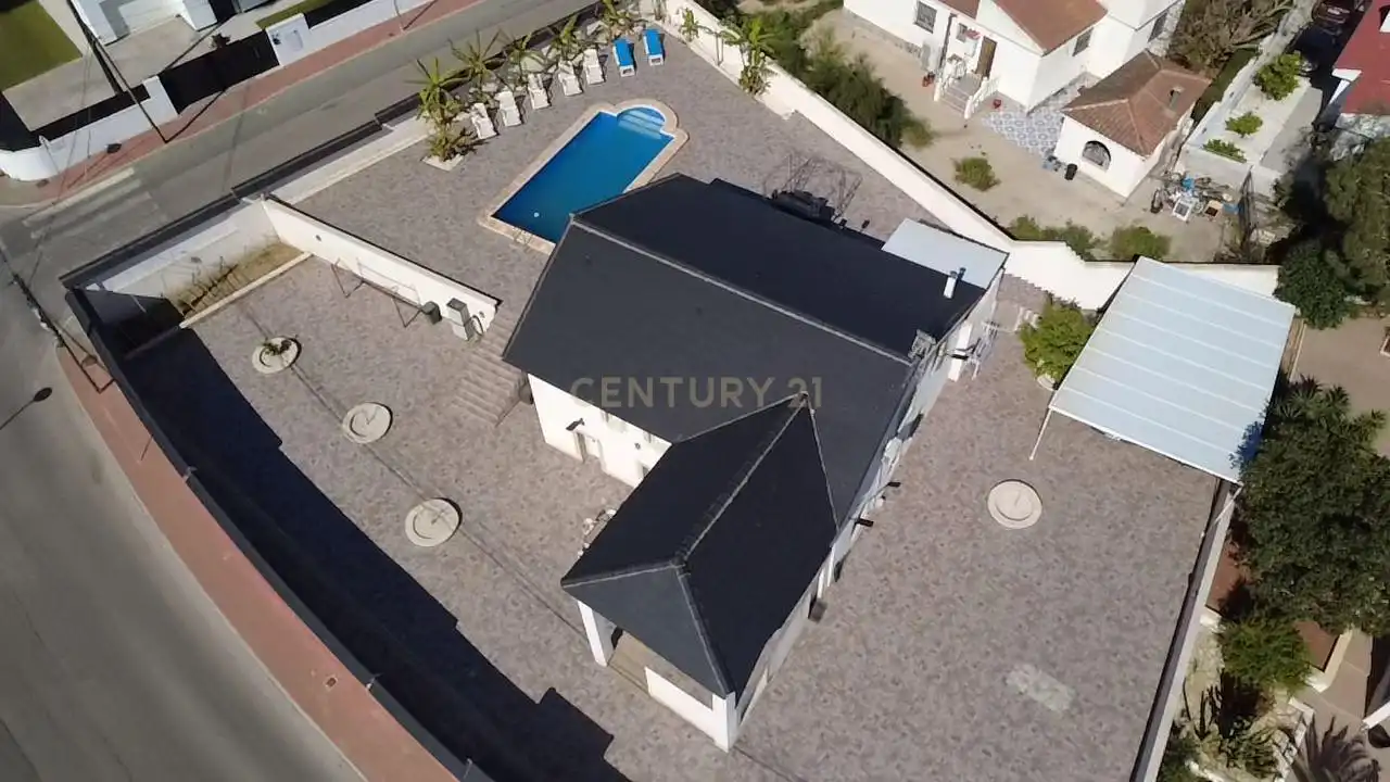 Vista exterior de Casa o chalet en venta en Torrevieja con Aire acondicionado, Trastero y Piscina
