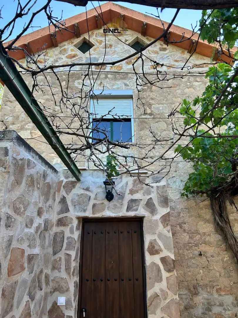 Vista exterior de Casa o xalet de lloguer en Jaén amb Calefacció i Piscina