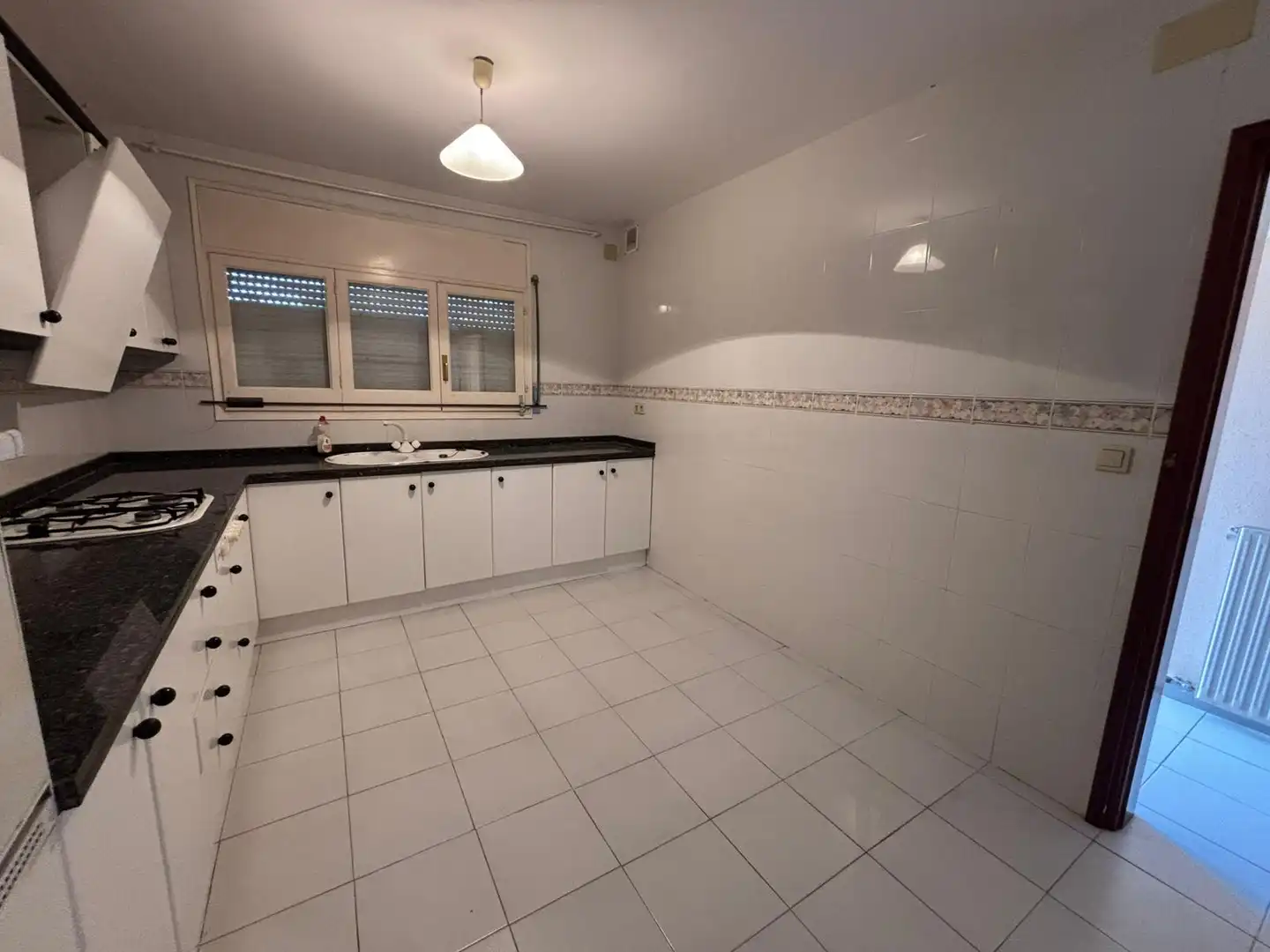 Cocina de Casa adosada en venta en Sant Esteve Sesrovires con Calefacción, Terraza y Trastero