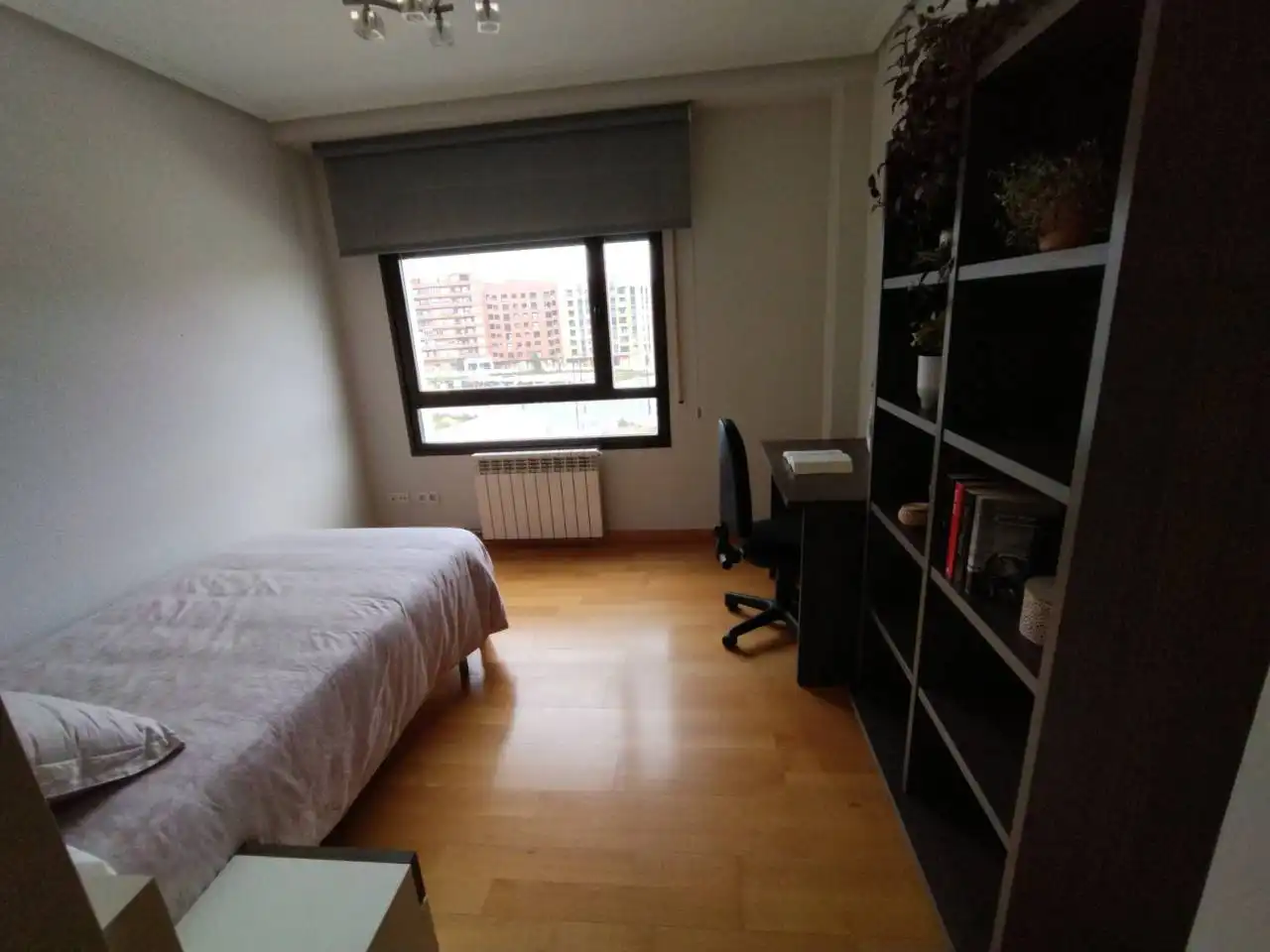 Habitación de Apartamento en venta en  Logroño con Calefacción, Terraza y Trastero