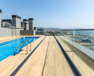 Piscina de Apartament de lloguer en Badalona amb Aire condicionat, Calefacció i Terrassa