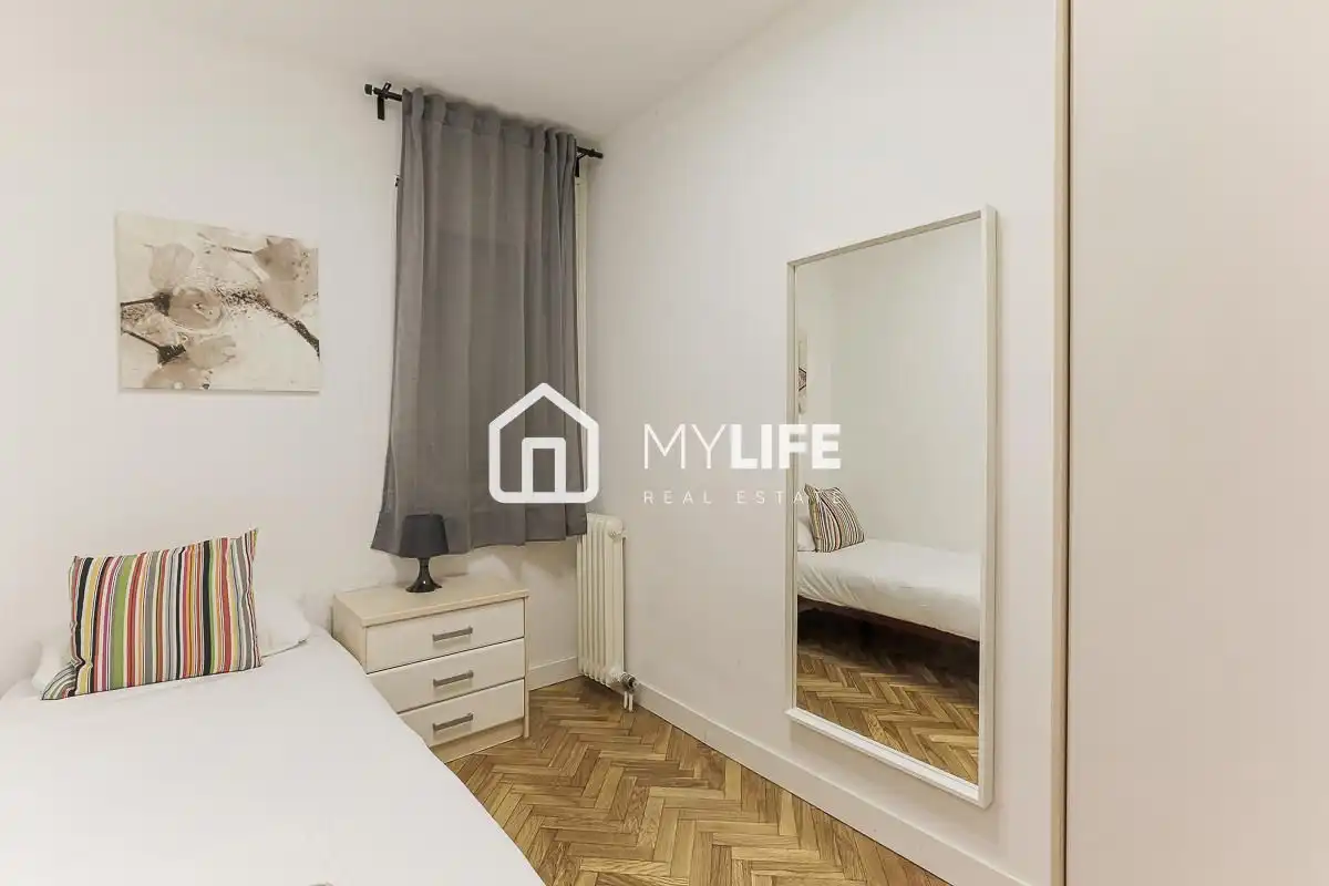 Dormitori de Apartament en venda en Barcelona amb Aire condicionat, Calefacció i Parquet