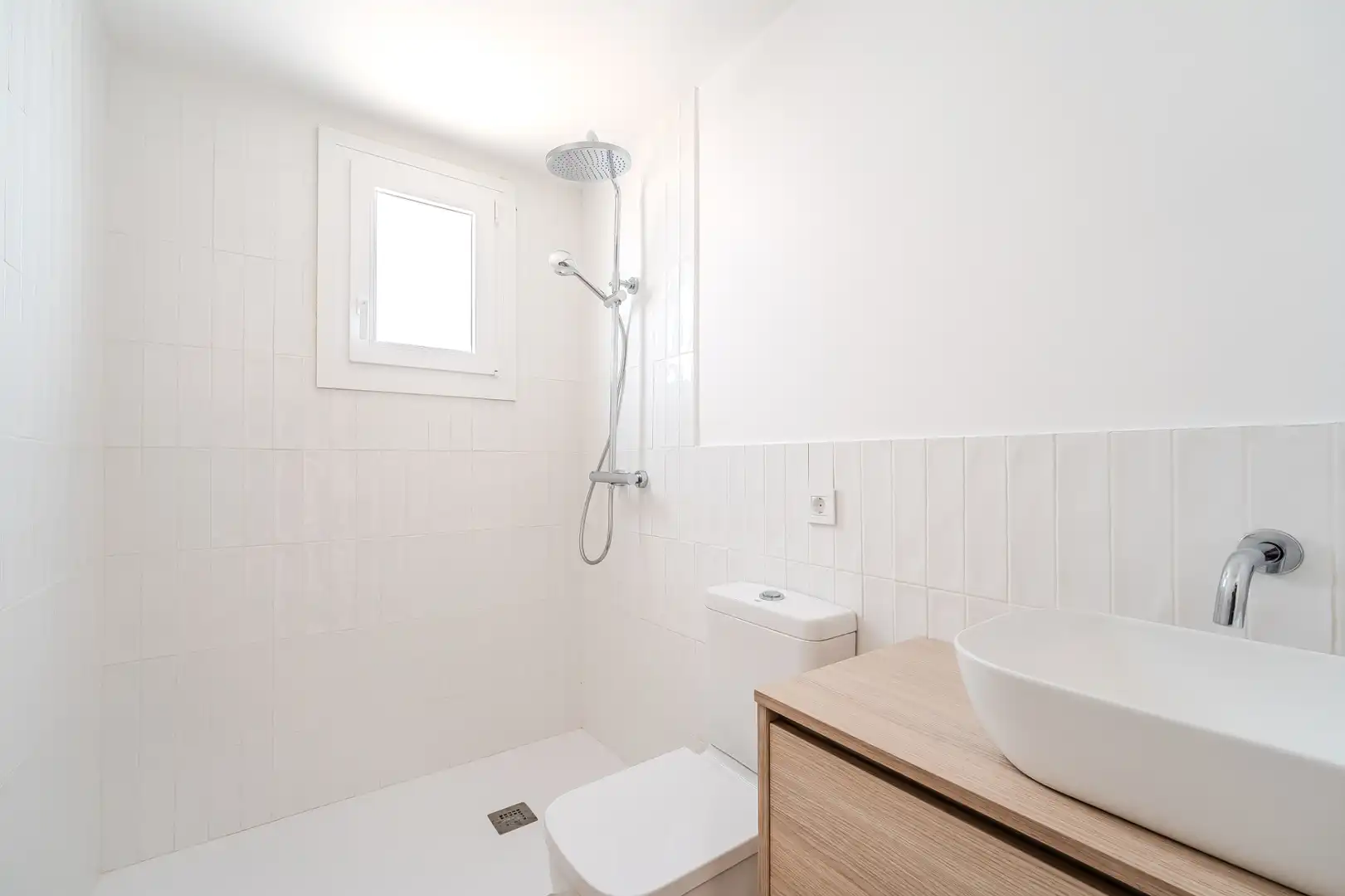 Badezimmer von Haus oder Chalet zum Verkauf in L'Ametlla de Mar  mit Klimaanlage, Heizung und Privatgarten
