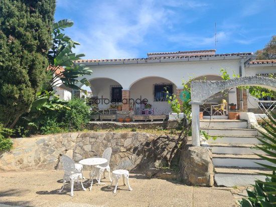 Vista exterior de Finca rústica en venda en Sotogrande amb Calefacció, Jardí privat i Piscina