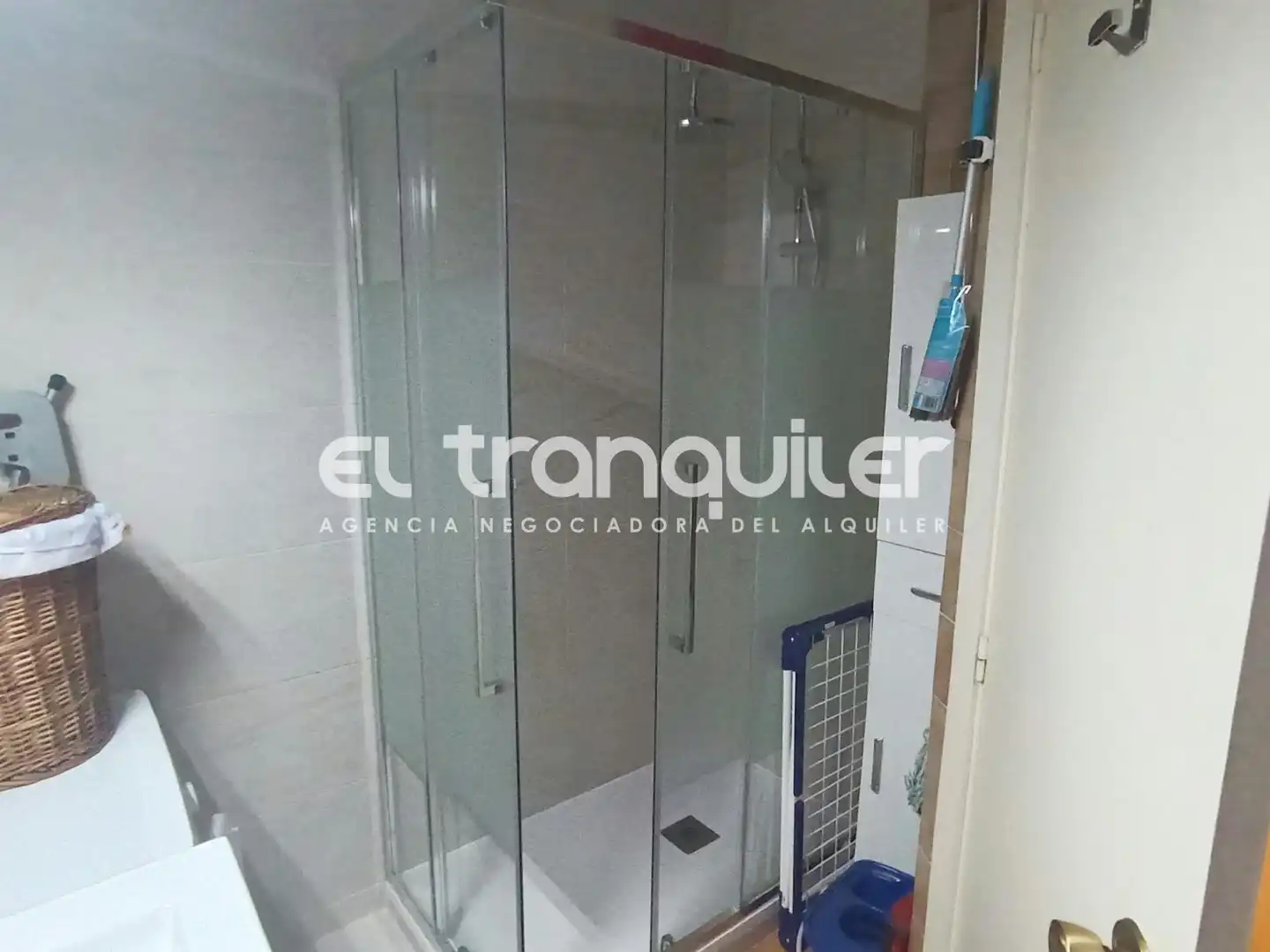 Bathroom of Study for rent in Pozuelo de Alarcón  with Swimming Pool, Furnished and Washing machine
