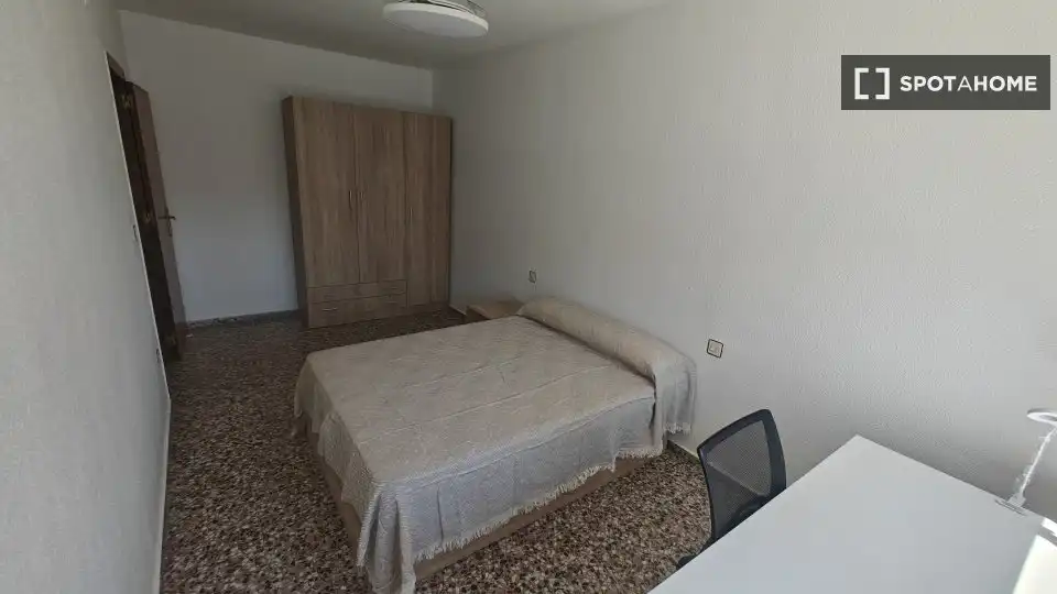 Habitación de Piso de alquiler en Cartagena con Aire acondicionado, Calefacción y Amueblado