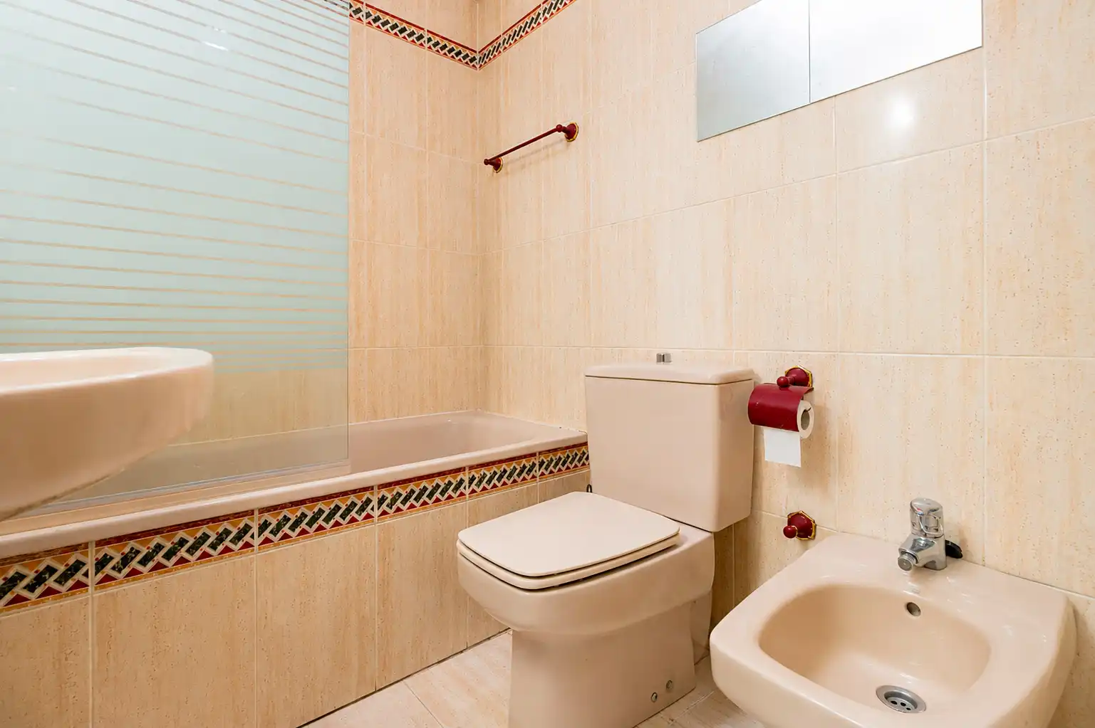 Badezimmer von Wohnung zum Verkauf in Pinto mit Heizung