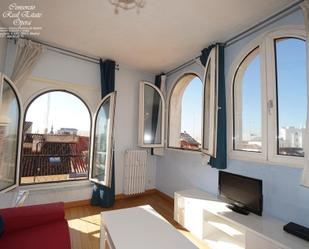 Living room of Attic to rent in  Madrid Capital  with Air Conditioner and Balcony