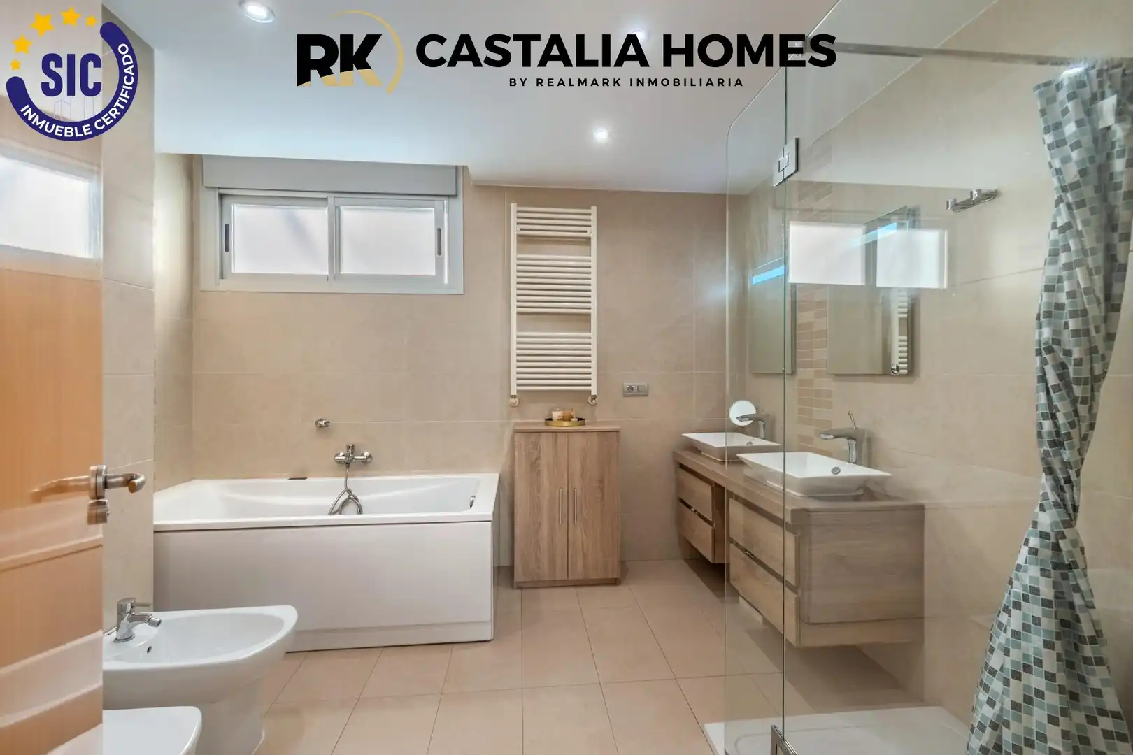 Bany de Casa o xalet en venda en Benicasim / Benicàssim amb Aire condicionat, Calefacció i Jardí privat