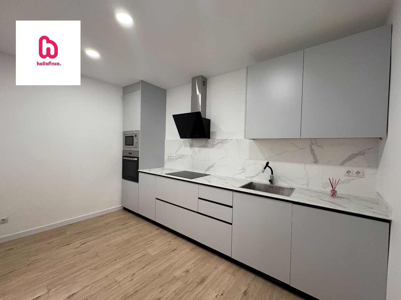 Kitchen of Planta baja for sale in  Barcelona Capital  with Air Conditioner, Parquet flooring and Oven