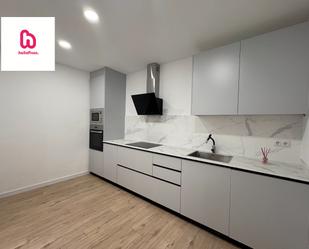 Kitchen of Planta baja for sale in  Barcelona Capital  with Air Conditioner, Parquet flooring and Oven