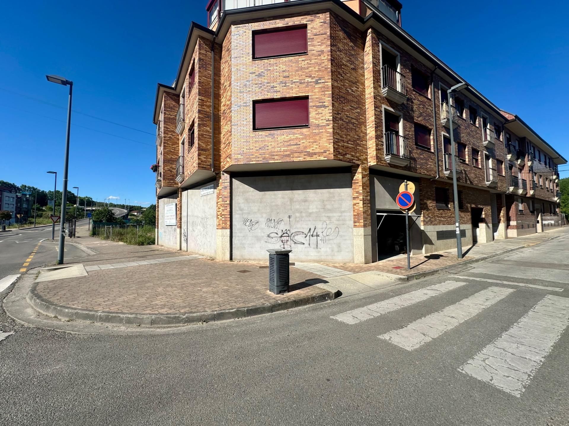 Vista exterior de Piso en venta en Ponferrada con Calefacción y Trastero
