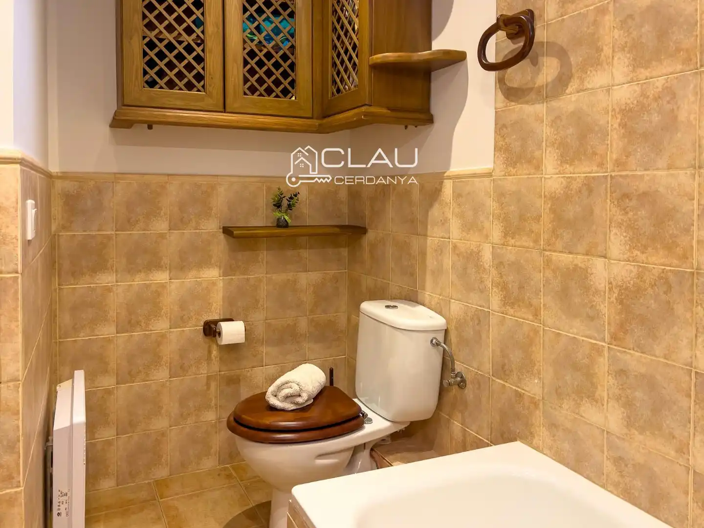 Bathroom of Detached homes for rent in Osséja  with Heating, Private garden and Parquet flooring