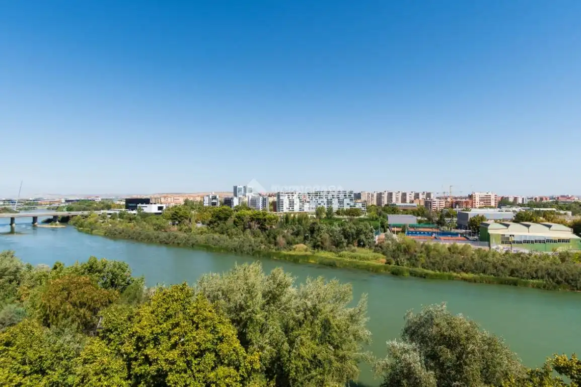 Vista exterior de Piso en venta en Zaragoza con Calefacción y Terraza