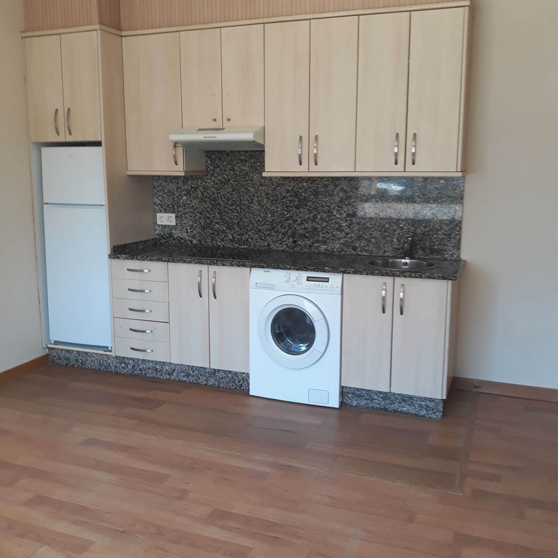Cuina de Pis de lloguer en Redondela amb Calefacció, Parquet i Rentadora
