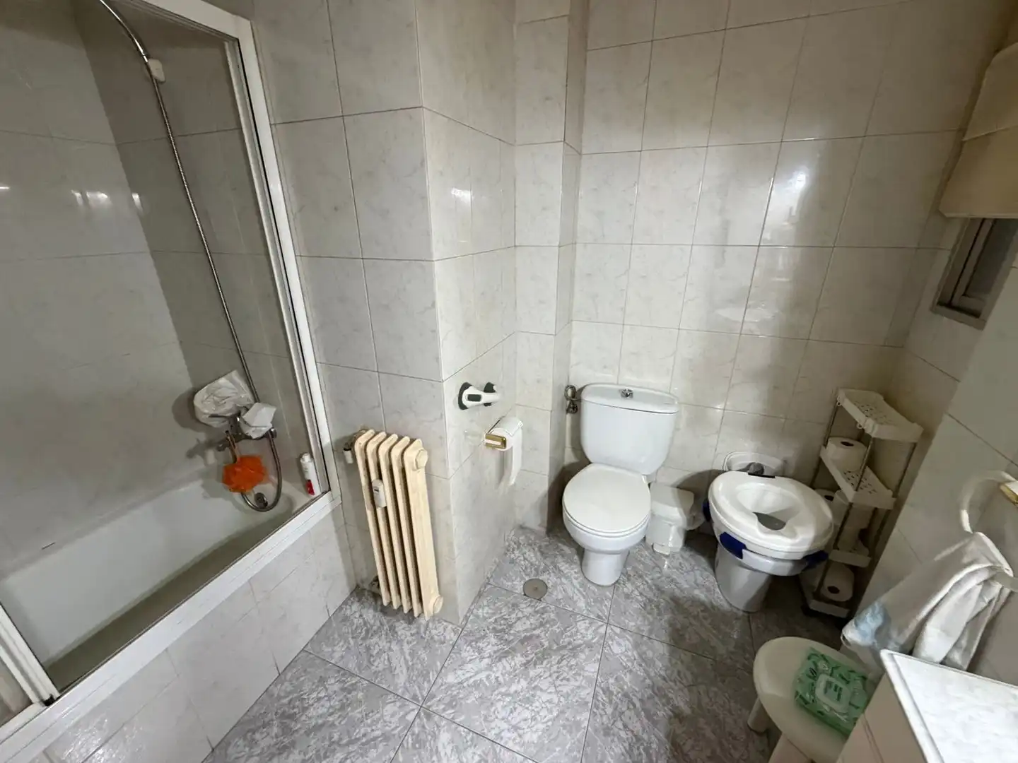 Badezimmer von Wohnung zum Verkauf in Madrid mit Klimaanlage, Heizung und Terrasse