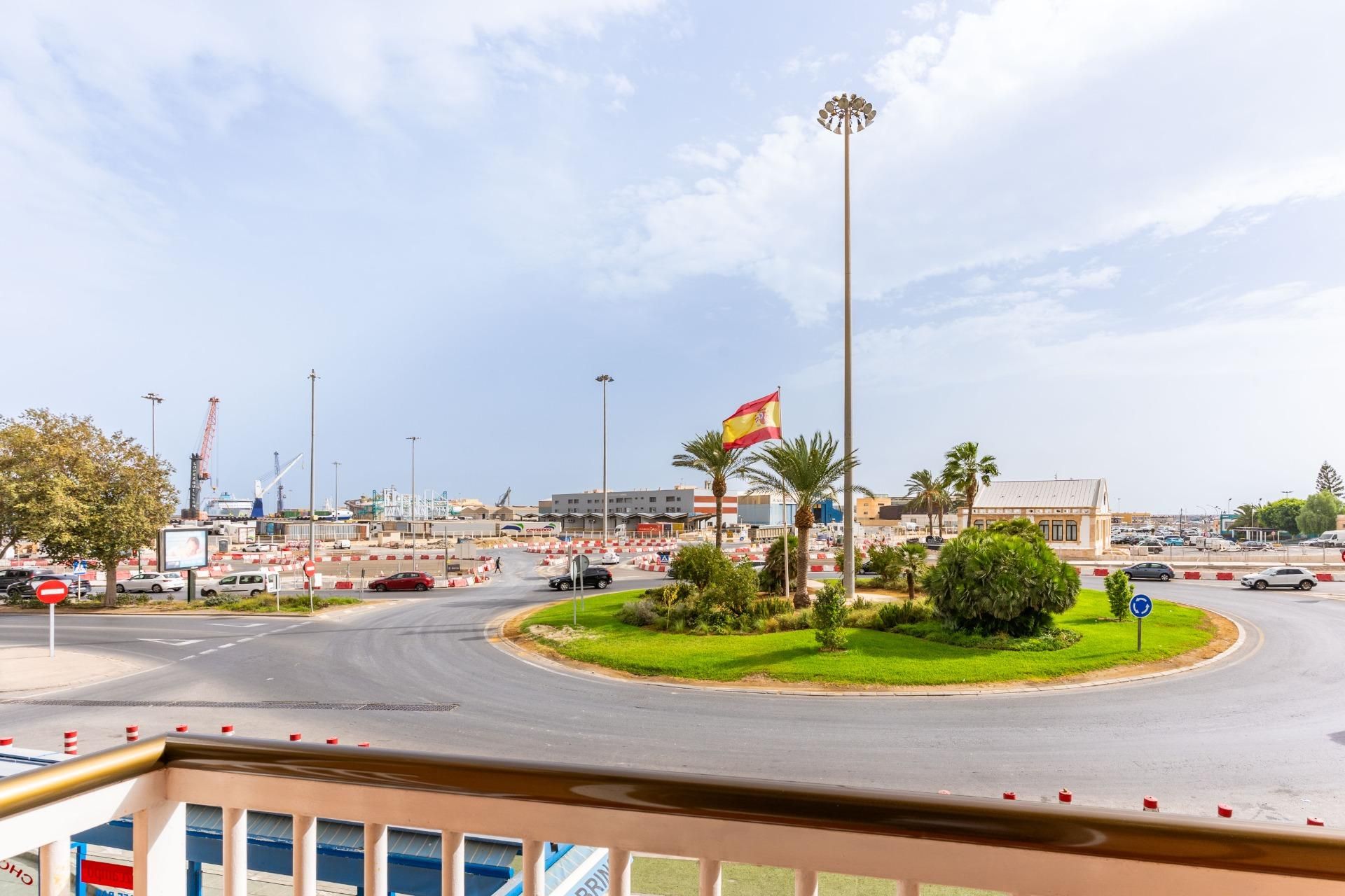 Aparcament de Pis en venda en  Almería Capital amb Calefacció i Balcó