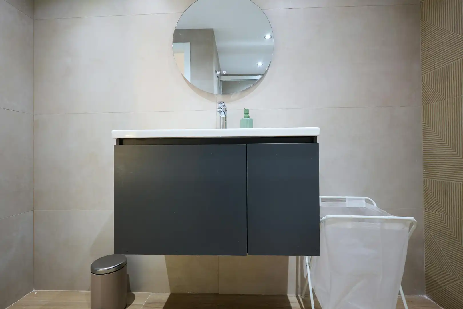 Bathroom of Flat for rent in Valencia  with Air Conditioner, Heating and Furnished
