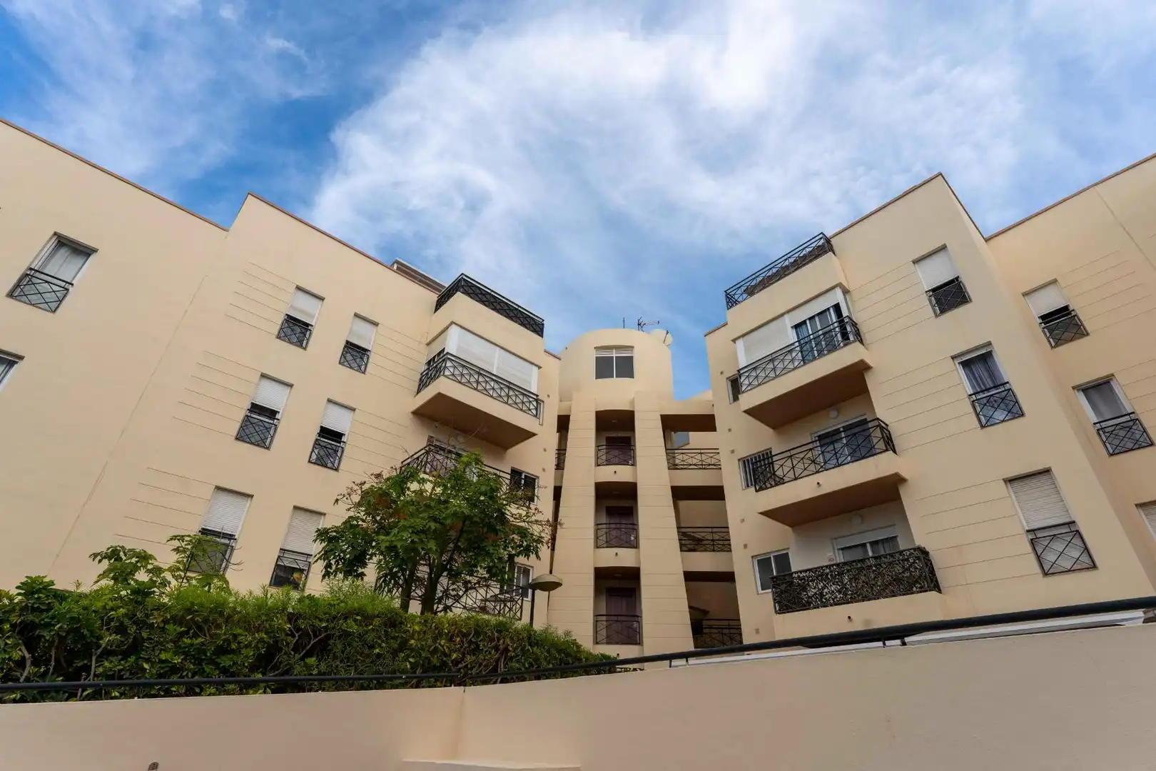 Vista exterior de Piso en venta en Arona con Aire acondicionado, Terraza y Trastero