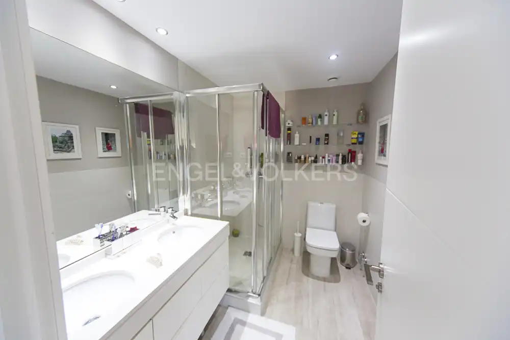 Bathroom of Attic for sale in Madrid  with Air Conditioner, Heating and Terrace