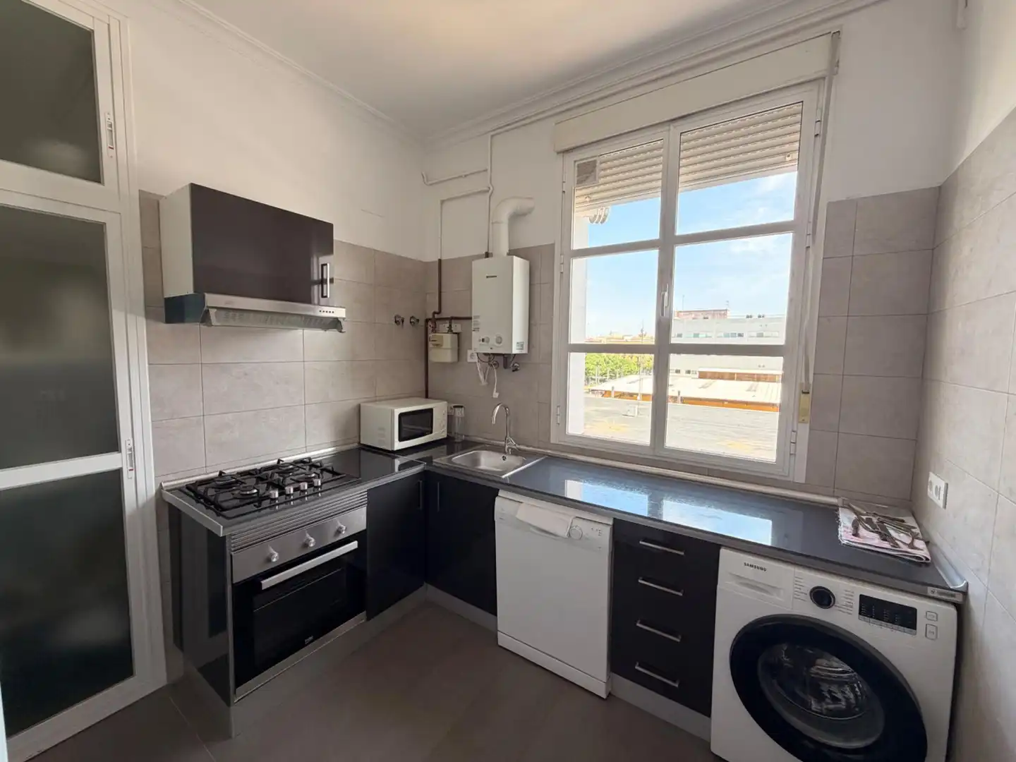 Cocina de Piso de alquiler en Sevilla con Aire acondicionado, Calefacción y Amueblado