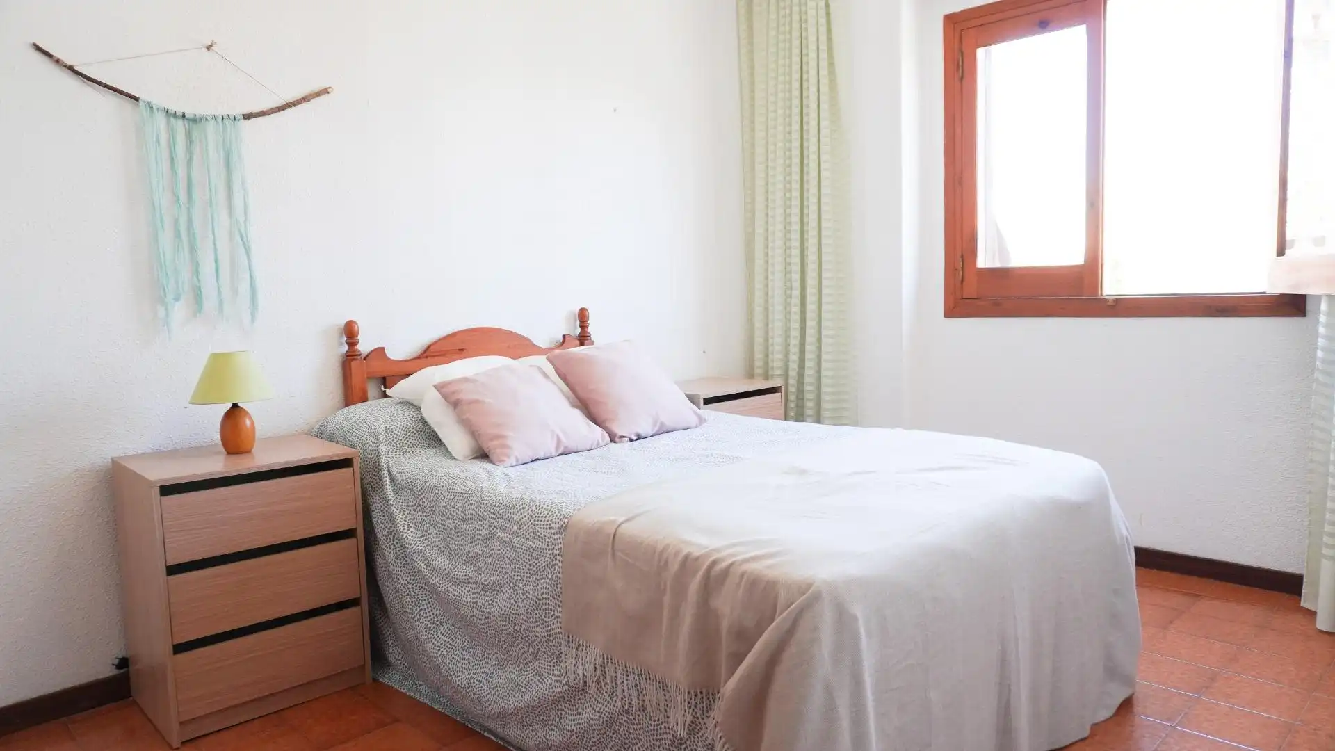 Schlafzimmer von Dachboden zum Verkauf in El Puig de Santa Maria mit Privatgarten, Terrasse und Balkon