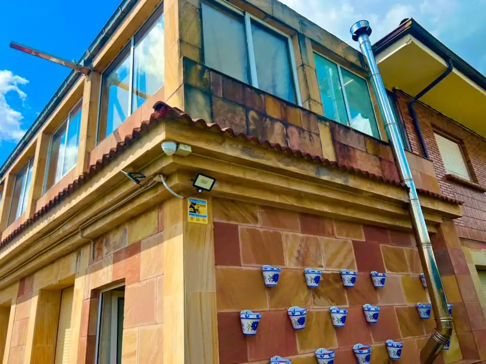 Außenansicht von Gebäude zum Verkauf in Camargo