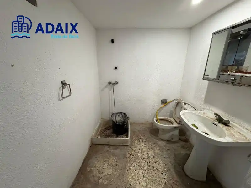 Baño de Casa o chalet en venta en Roda de Berà con Terraza, Trastero y Piscina