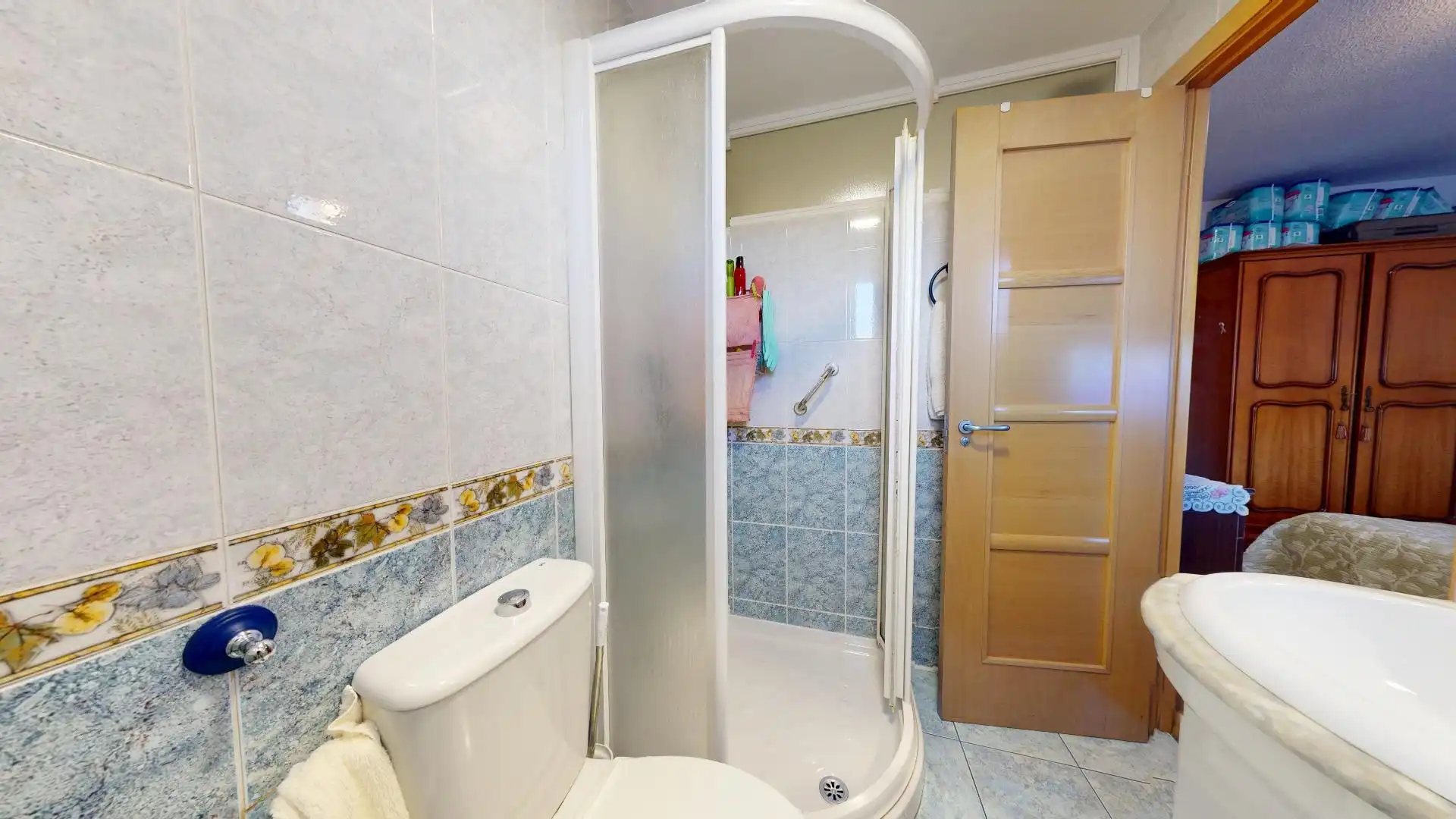 Bathroom of Flat for sale in Leganés  with Air Conditioner, Heating and Terrace