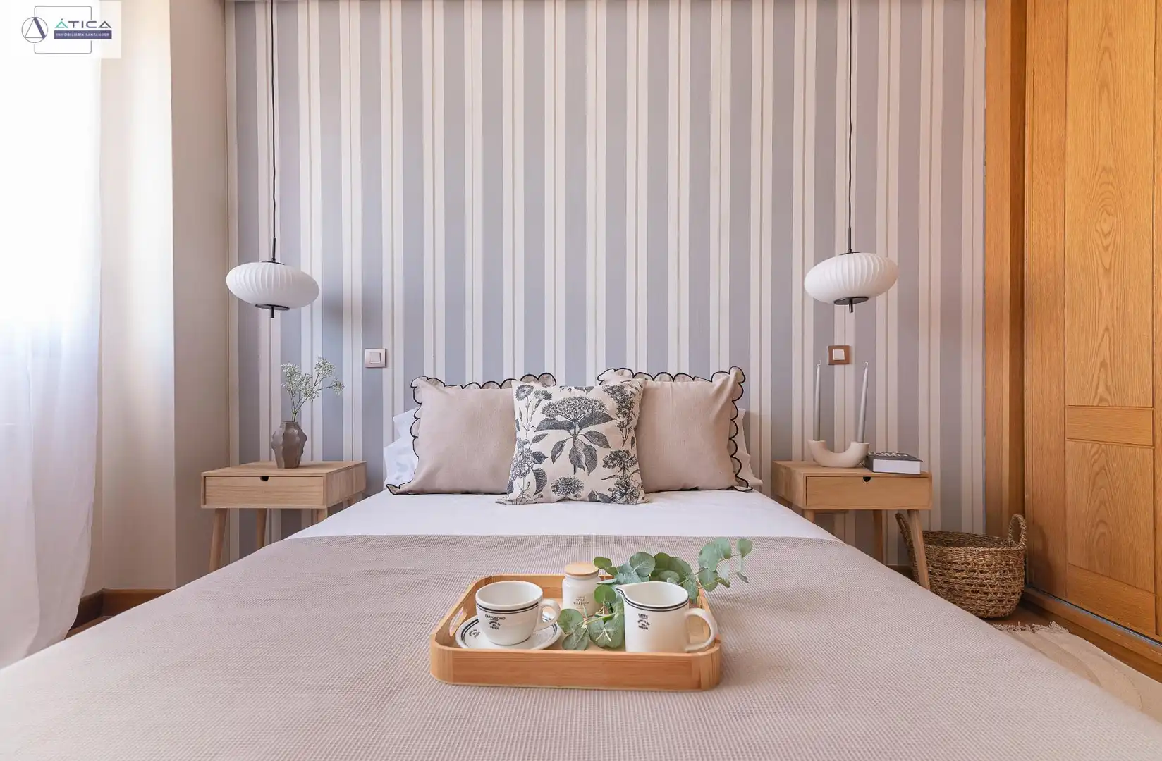 Schlafzimmer von Dachboden zum Verkauf in Santander mit Heizung, Privatgarten und Parkett